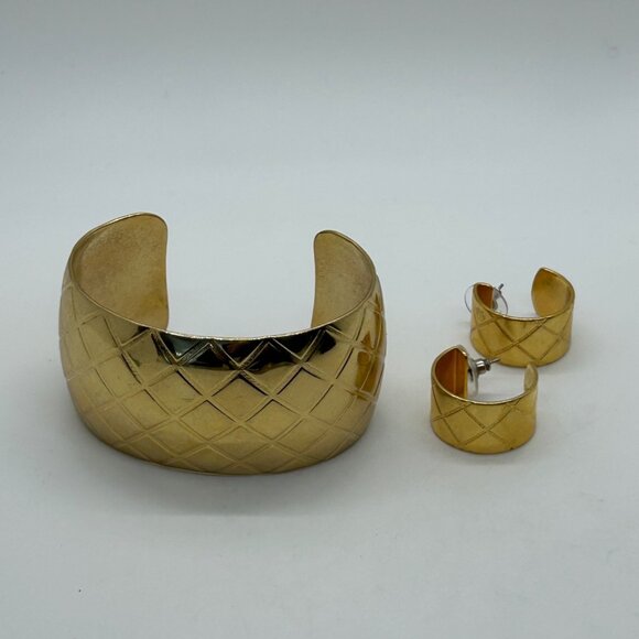 Quilted Gold-Tone Cuff Bracelet & Earrings Set Vintage Style Jewelry - Picture 9 of 12